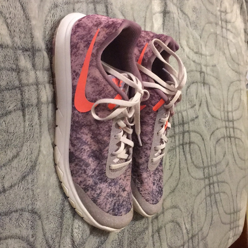 Purple Nike Tennis Shoes